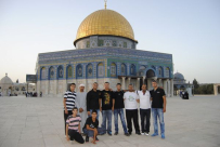 بالصور: اهالي مدينة اللد يشدون الرحال إلى المسجد الأقصى المبارك 